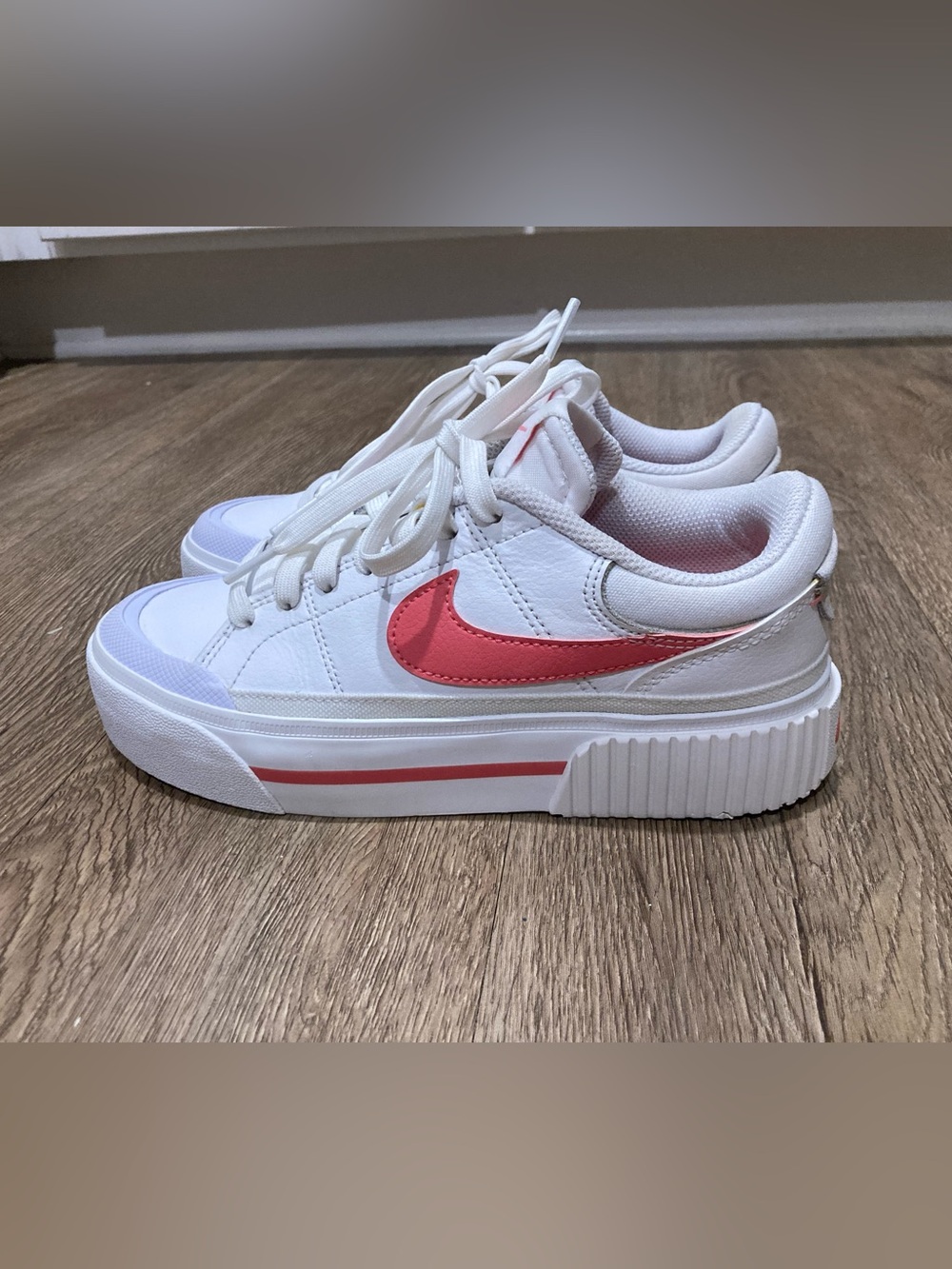 Nike court legacy lift White Low-Top Sneakers with Pink Swoosh size 5